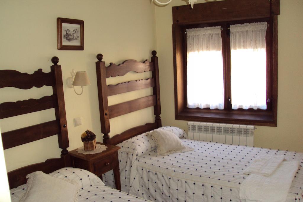 Artesano I Y III Guest House Navarredonda de Gredos Room photo