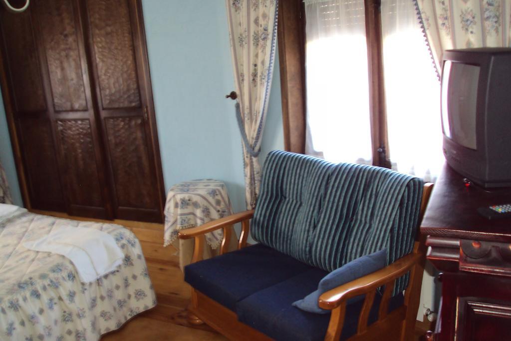 Artesano I Y III Guest House Navarredonda de Gredos Room photo